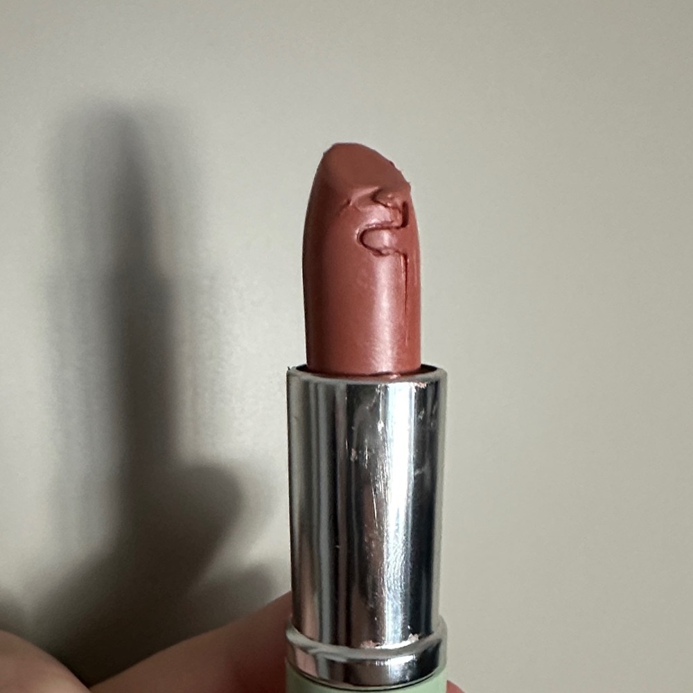 CLINIQUE 01 honey gloss lipstick damaged